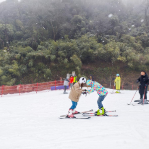 11月25日金佛山初雪庆贺滑雪场开板！